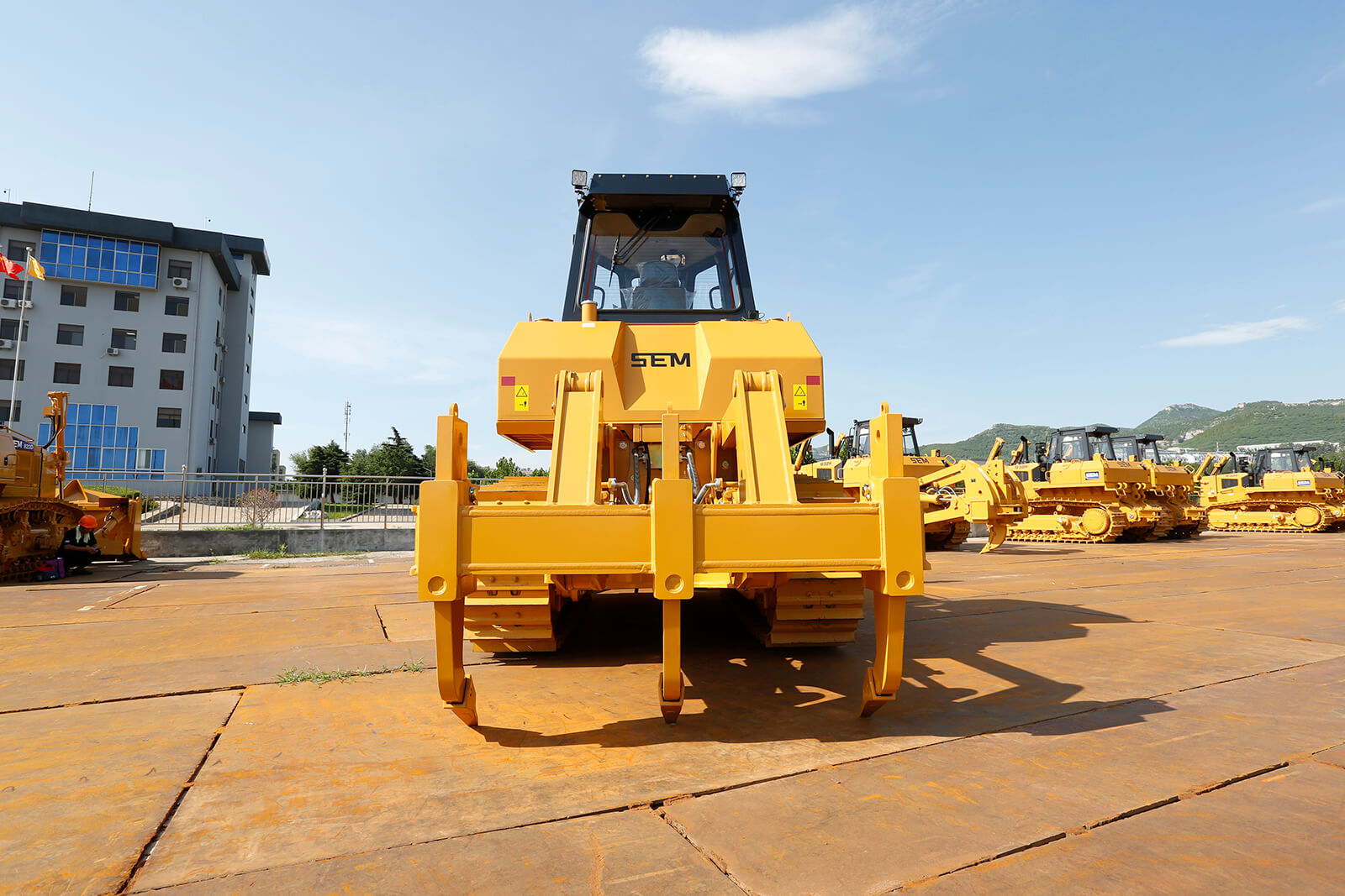 SEM_Продукция_Бульдозер SEM 824F