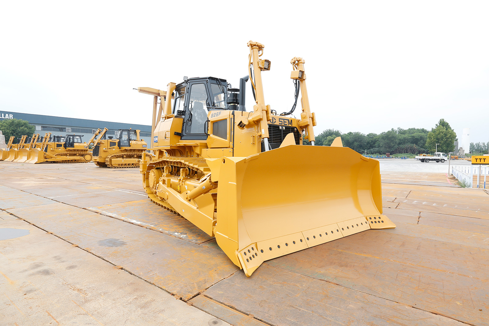 SEM_Продукция_Бульдозер SEM 826F