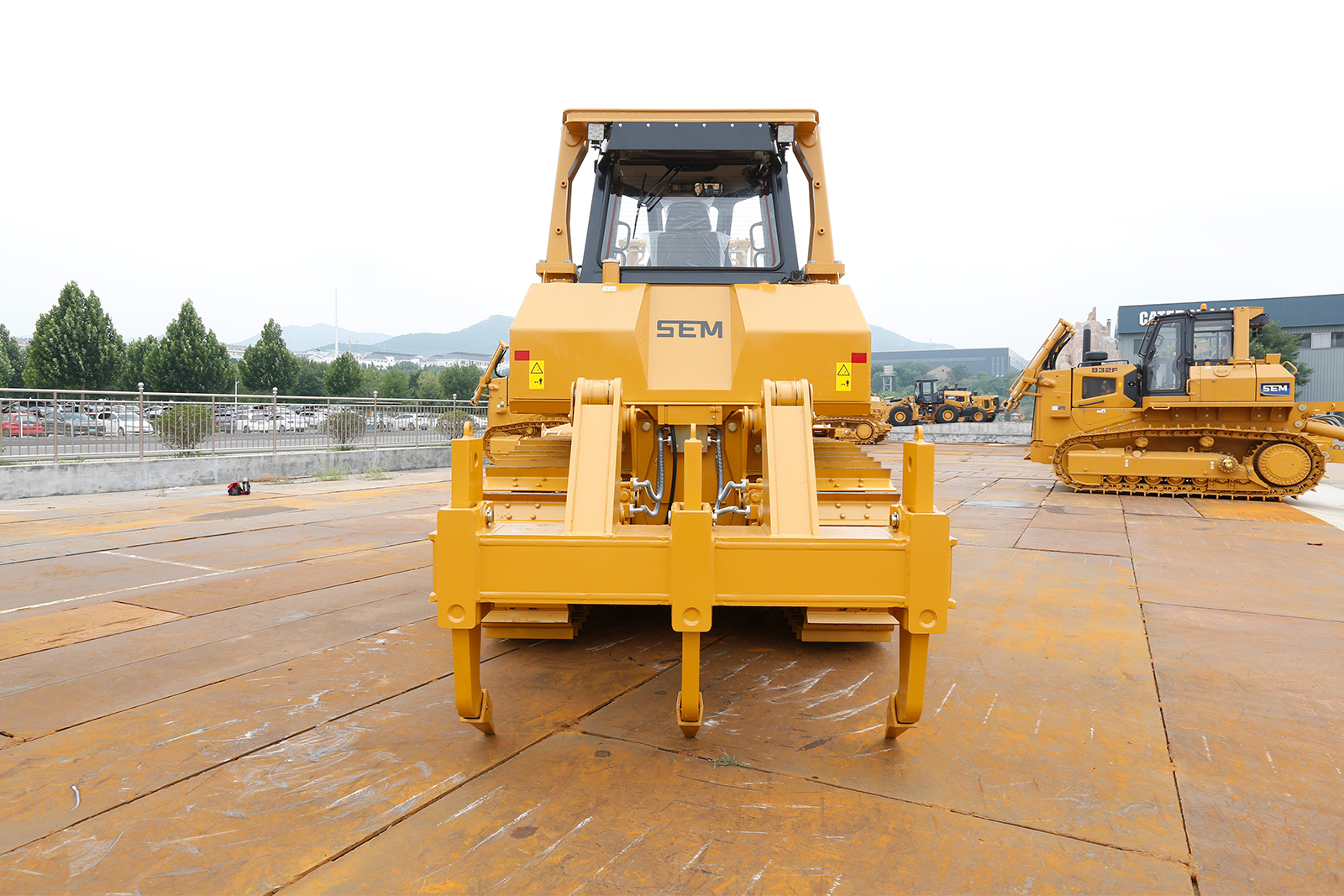 SEM_Продукция_Бульдозер SEM 826F